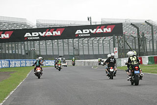 �R�[�X�𑖂郉�C�_�[�Ɛg���